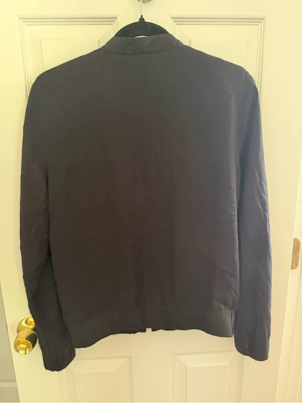 Old Navy Women's Black Bomber Jacket Size Medium - Image 8