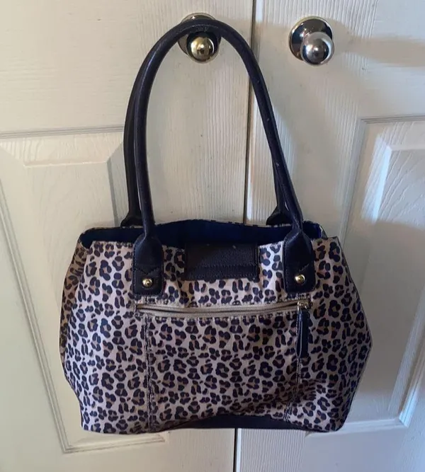 Used Tommy Hilfiger purse - Image 2