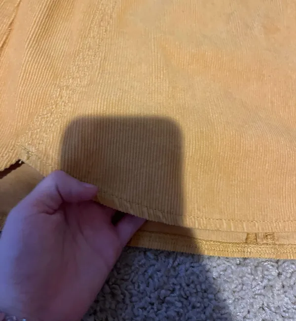 Yellow suede scallop mini skirt never worn - Image 3
