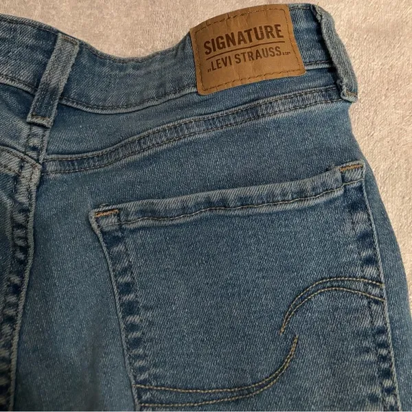 Signature by Levi Strauss Boyfriend Jeans Women’s Size 8 W29 Light Wash Denim - Image 7
