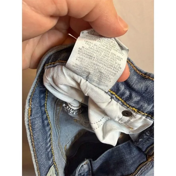 Wrangler Jeans Women’s Slim Straight Light Wash Blue 5-Pocket Inseam 32"" - Image 12