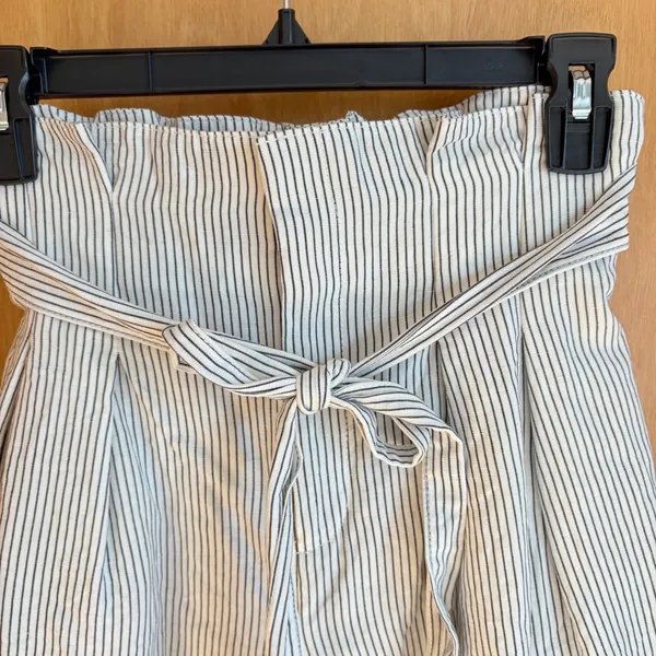 Club Monaco Paperbag Waist Striped Cropped Pants Size 00‎ - Image 3