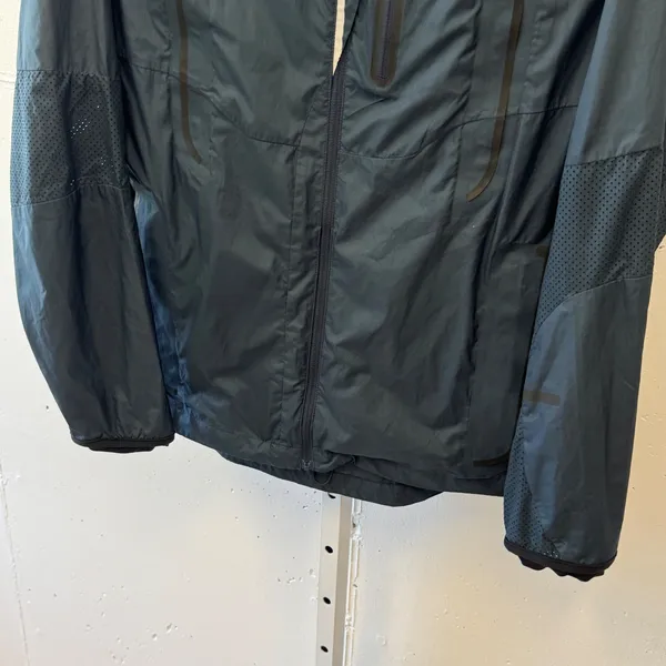 Lululemon Women's Mesh Vent Raincoat Windbreaker Jacket Navy Blue‎ Full Zip - Image 5