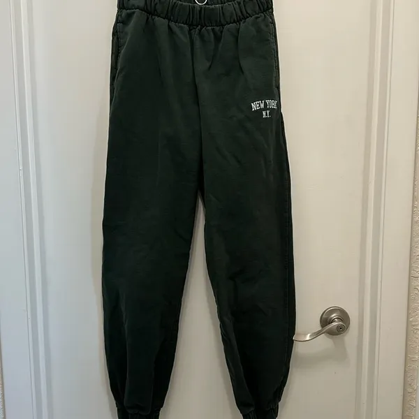 Brandy Melville Green Sweatpants - Image 2
