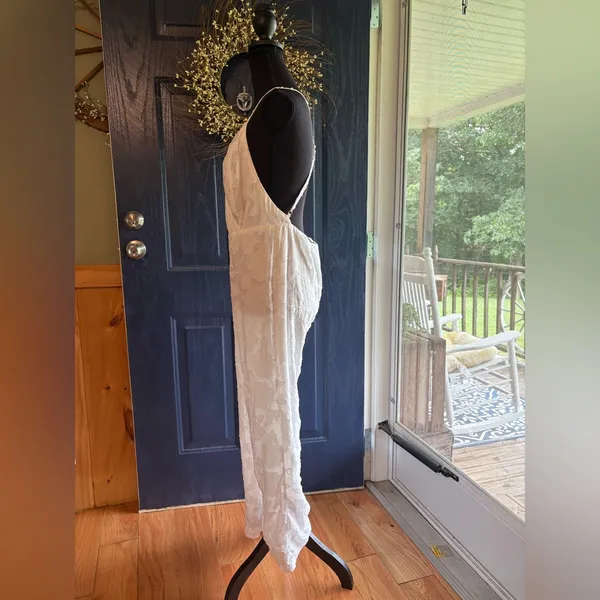 Lulu's Textured White Jumpsuit size M - Image 3