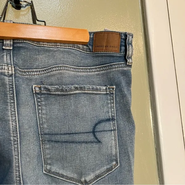 American Eagle Women's Size 16‎ Short Hi-Rise Jegging Light Wash Destroyed High - Image 11