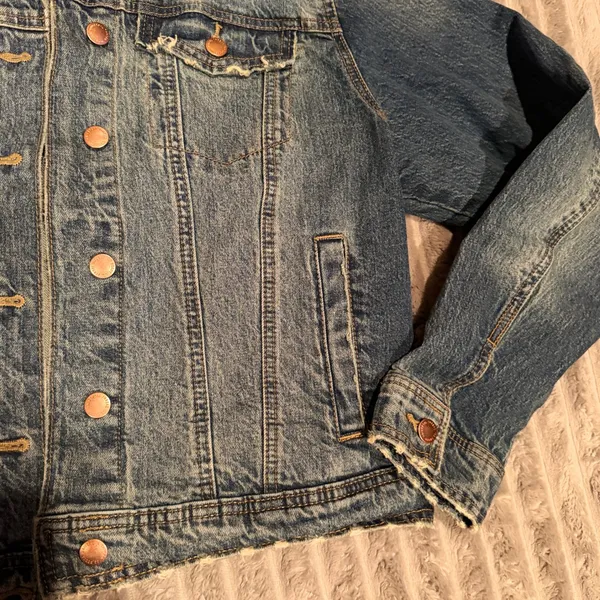 Universal Thread Womens Medium Wash Distressed Denim‎ Jacket Rose Gold Buttons M - Image 5