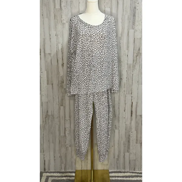 Victoria's‎ Secret Women's XL Leopard Print Pajama Set Long Sleeve - Image 2