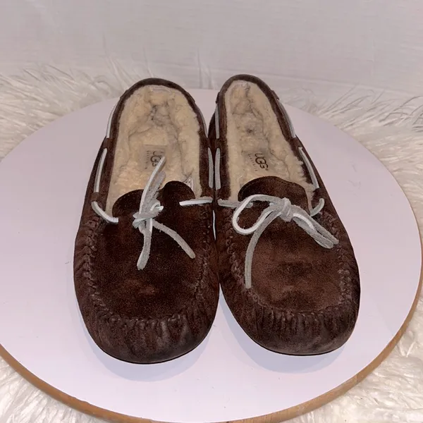UGG women’s Sheep Lined Moccosin In Coco Brown Size 8. - Image 2