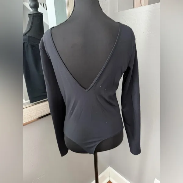 Abercrombie & Fitch Soft AF Collection Black V Back Long Sleeve Bodysuit Medium. - Image 3