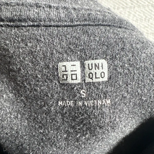 UNIQLO Women’s Small Gray Long Sleeve Crew Neck Minimalist Basic Top Shirt - Image 11
