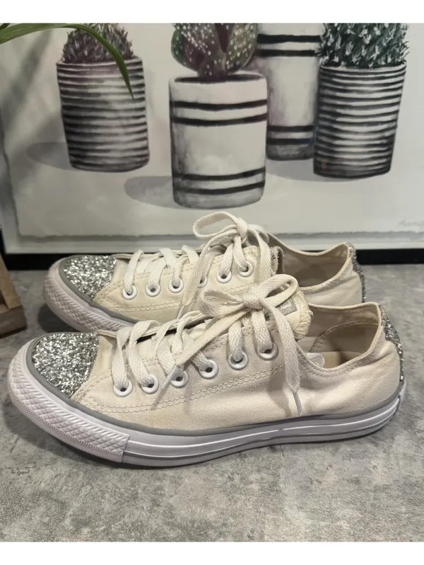 Converse Chuck Taylor All Star Low Top Women's Canvas Shoes / Sneakers Size 7 - Image 3
