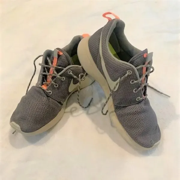 Women’s Nike‎ Roshe One Trainers size 10 in grey - Image 2