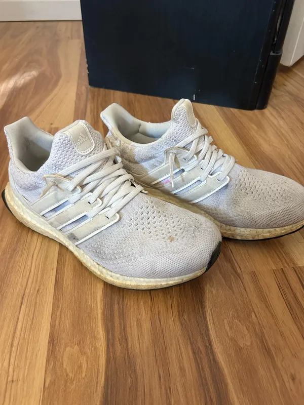 White Adidas Ultraboost - Image 2