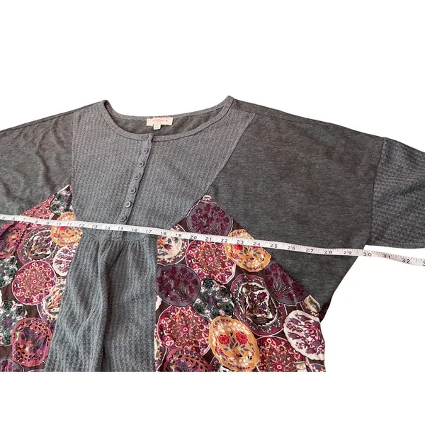UMGEE USA Gray Waffle Knit Floral Patchwork Button Front‎ Tunic Top XL - Image 3