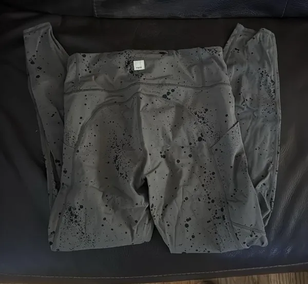 Vuori Army green Splatter Print Leggings - Image 4