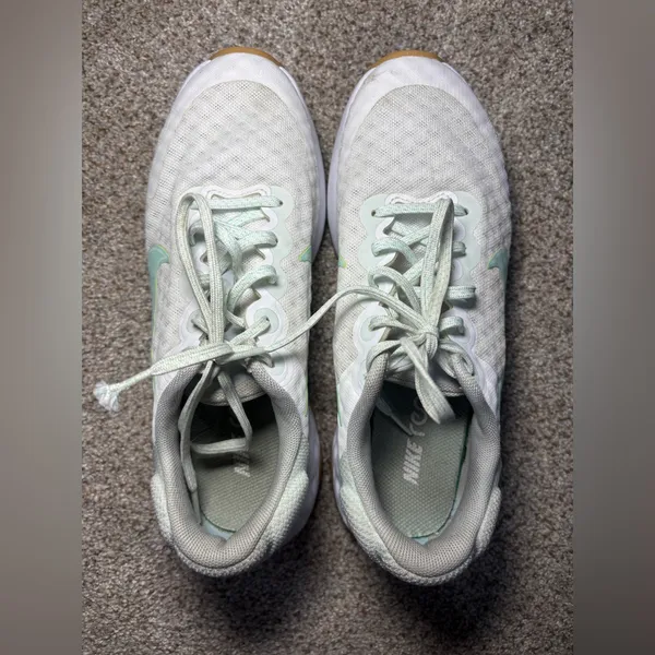 Nike Women’s Renew sneakers Women’s 6 Mint and White running - Image 8