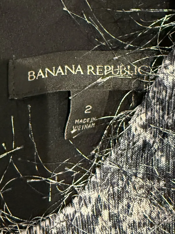 Banana Republic Gray Textured Knit Short-Sleeve Dress - Image 4