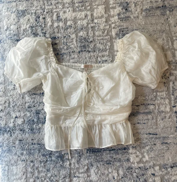 WAYF Women’s Small Off White Ruched Ruffle Short Sleeve Top - Image 4