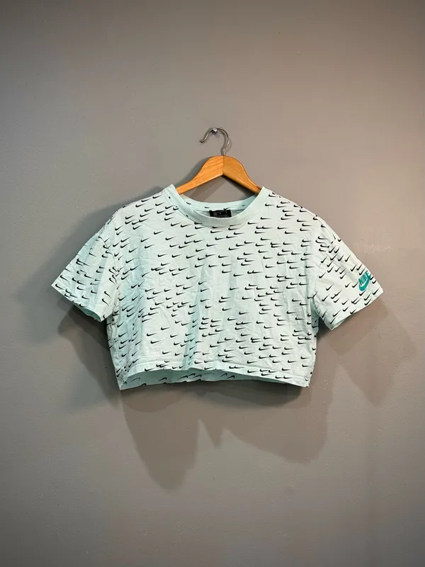 Light Blue Nike Cropped Tee Size M EUC - Image 3