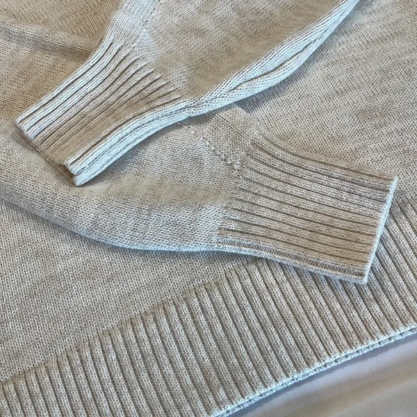 GAP • Crossover V Neck Sweater • Size XS • Marshmallow (Cream/Tan) - Image 5