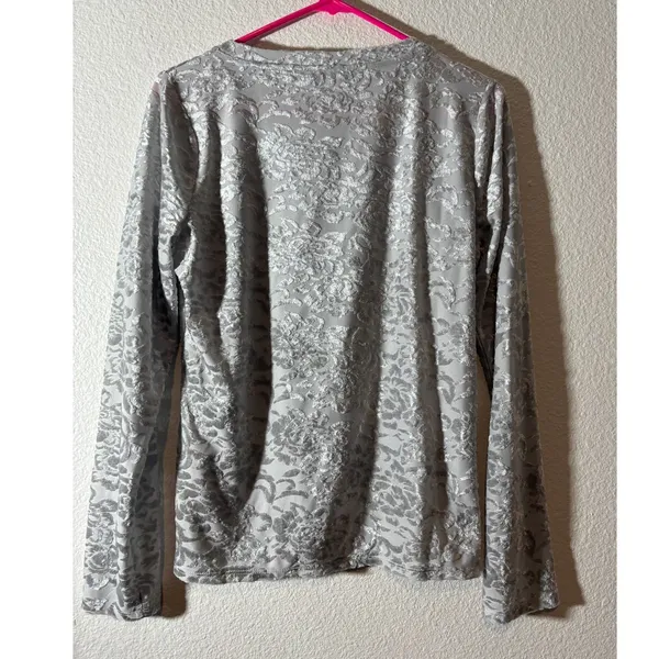 White House Black Market Size M Silver Floral Embossed Long Sleeve Top WHBM - Image 2