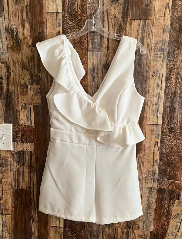 Do Be White romper ladies size large 31 length x 17 wide Zipper on the side - Image 2