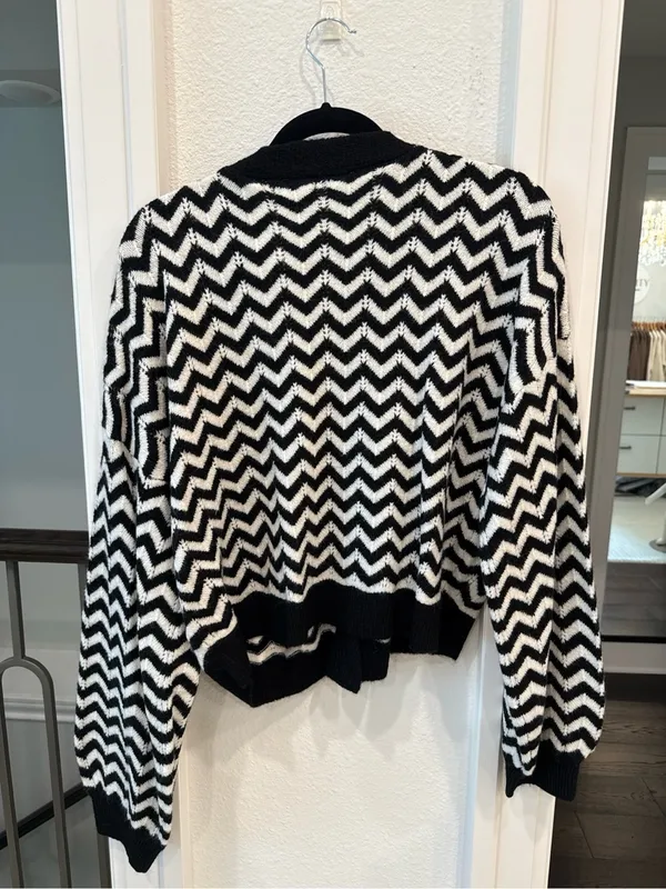 Blu Pepper NWT Black Ivory Chevron Knit Cardigan Sweater Large - Image 4