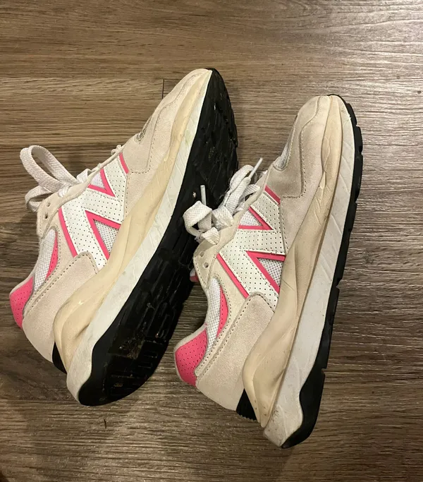 New Balance pink sneakers - Image 4