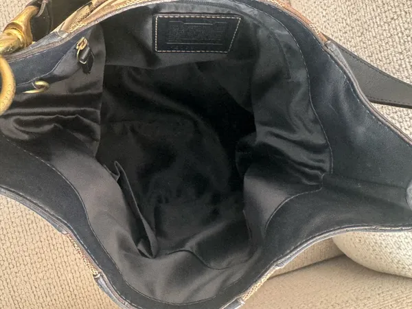 Vintage Coach Hamptons Blue Leather & Jacquard Signature Studded Hobo Shoulder bag. - Image 5