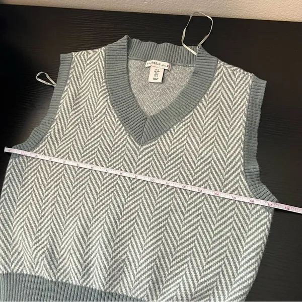✨‎ Sincerely Jules Women’s Gray Black Sweater Vest Small - Image 9