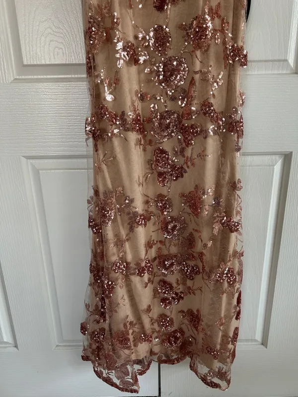 Lulu's NWT Rose Gold Sequins Floral Spaghetti Straps Maxi Dress **Size M** 🌸🌸 - Image 4