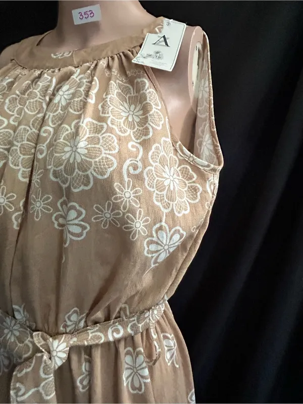 AZ Sleeveless Taupe & White Floral Print Maxi Dress Tie Waist LG NWT - Image 3