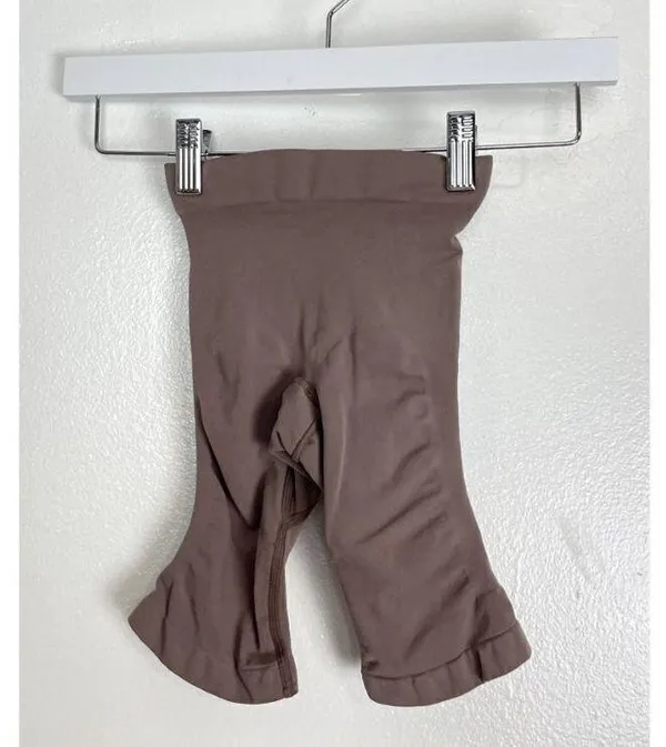 SKIMS Sculpting Above the Knee Shorts in Umber Size XX-Small/X-Small - Image 3
