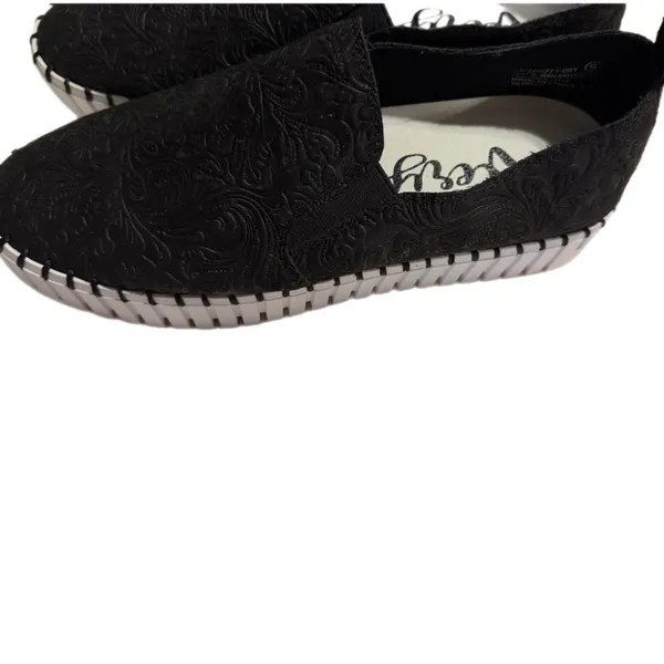 Very G Women Black Embossed Floral Slip On Platform Sneakers VGSP0271-001 Size 9 - Image 10