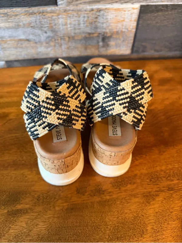 Steve Madden Black and Natural Woven Espadrille Platform Sandals size 6 - Image 2