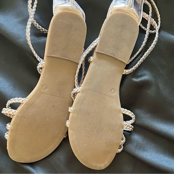 Xappeal Women's Braided Sandals - Gold size 9M GREAT SHAPE! Like New - Image 3