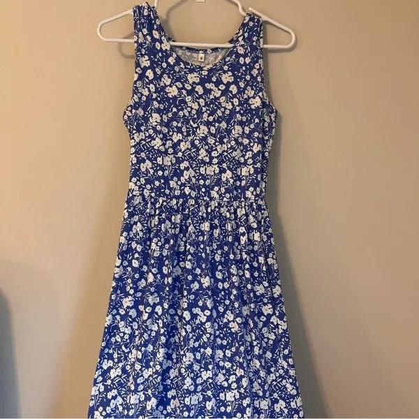 Flowy Chic Blue Floral Maxi Dress - Image 4