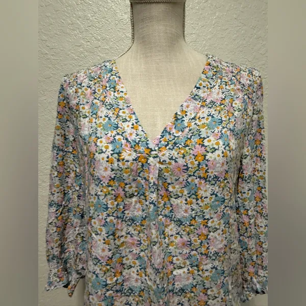 CYNTHIA ROWLEY Floral V-Neck Blouse - Multicolor P2P: 19" - Image 2