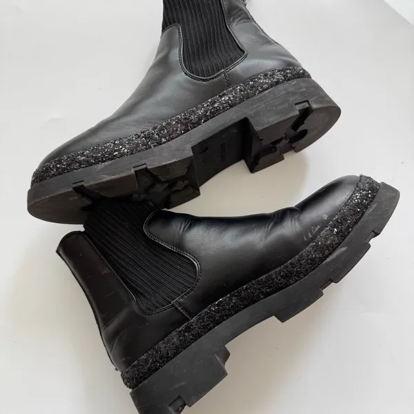 Steve Madden Boots Womens 5 M Black Jrobinn Chelsea Ankle Faux Leather Pull On - Image 4