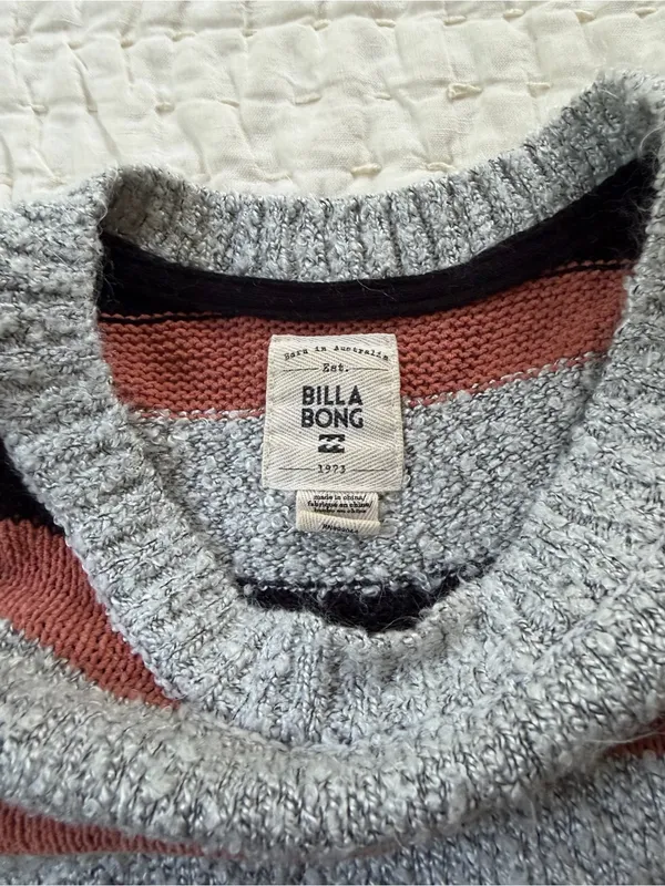 Billabong Crewneck Sweater in Black, Gray & Rust - Image 4