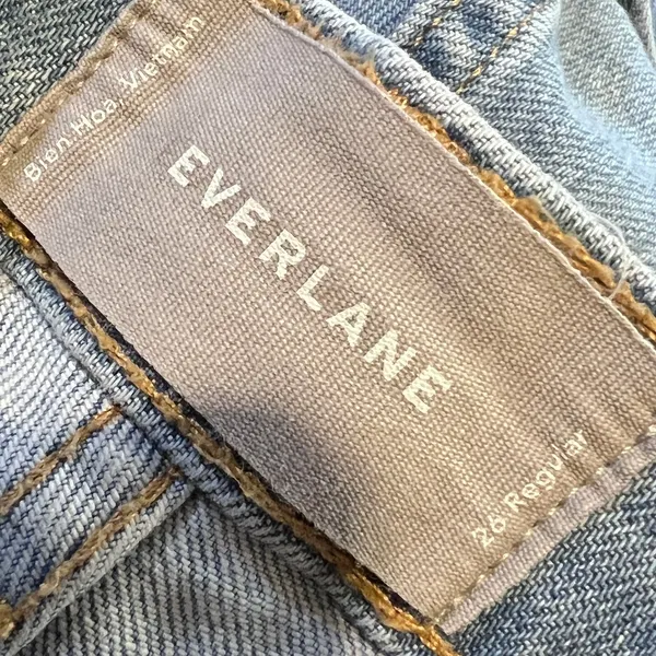 Everlane The Cheeky Straight Leg Raw Hem Light Wash Jeans Denim 26 ACTUAL‎ 28" - Image 3