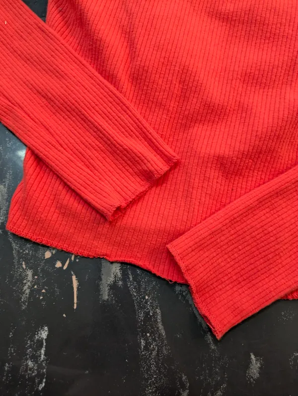 Urban Outfitters Red Rutched Long Sleeve Y2K Top Size Medium - Image 4