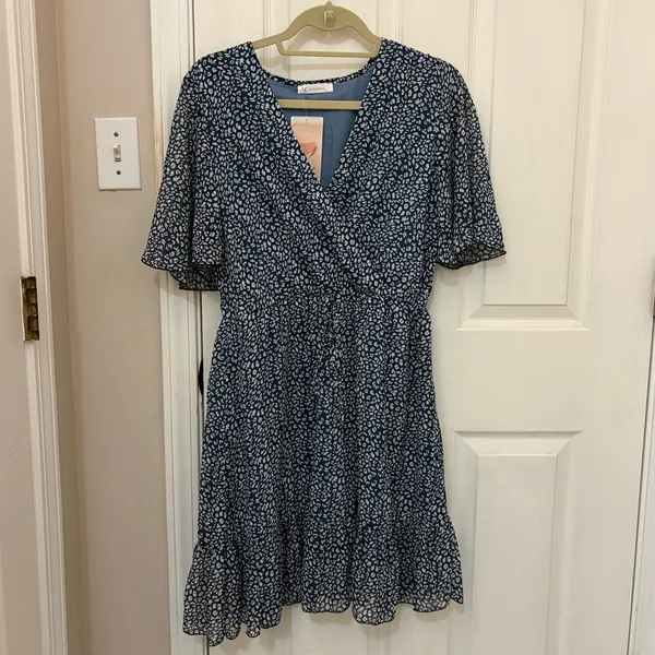 NWT!! KIRUNDO V-Neck Ruffle Abstract Floral Print Dress in Blue & White - Image 6