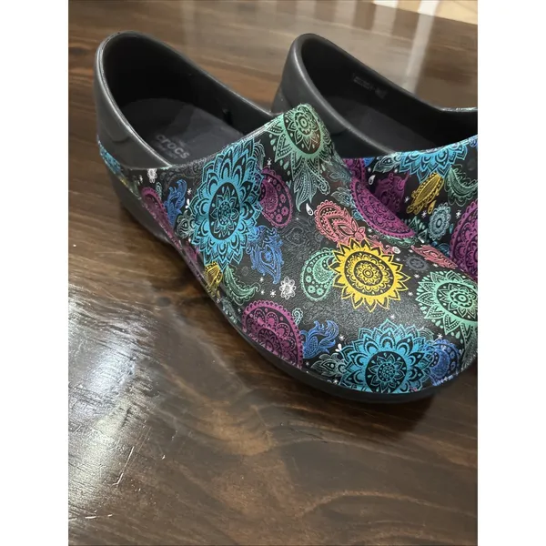 Crocs Clogs Womens Neria Pro II Paisley Mandala Multicolor Nursing Shoes Size 8 - Image 2