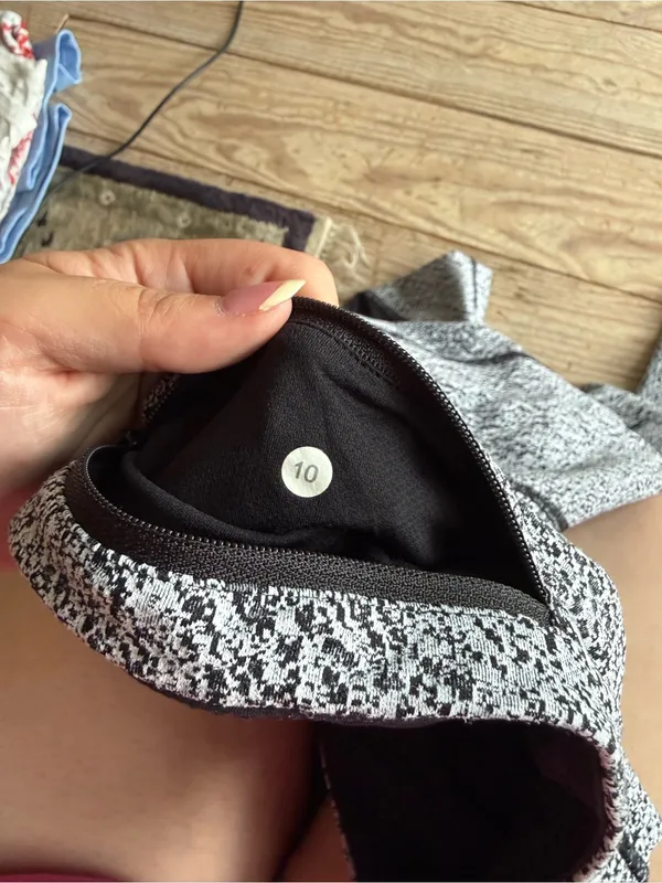 Lululemon Crop Leggings Size 10 - Image 2