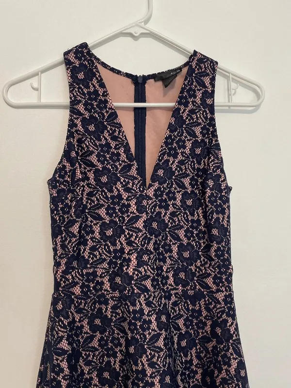 AQUA Navy Blue Lace Light Pink Lining V-Neck Sleeveless Fit Flare Skater Dress - Image 3