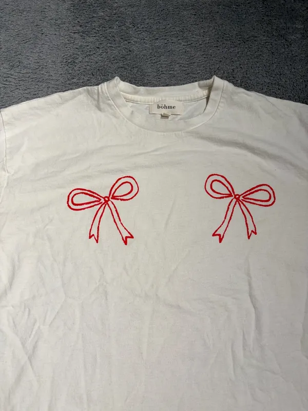 Bohme White Tee with red bows graphic XS - Image 6