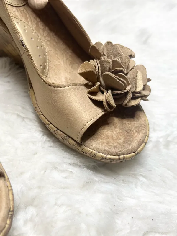 b.o.c. Born Concepts Tan Floral Open Toe Slingback Cork Wedge Sandals Size 6 - Image 5