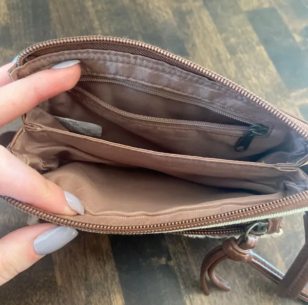 Wristlet / /wallet Brown - Image 5